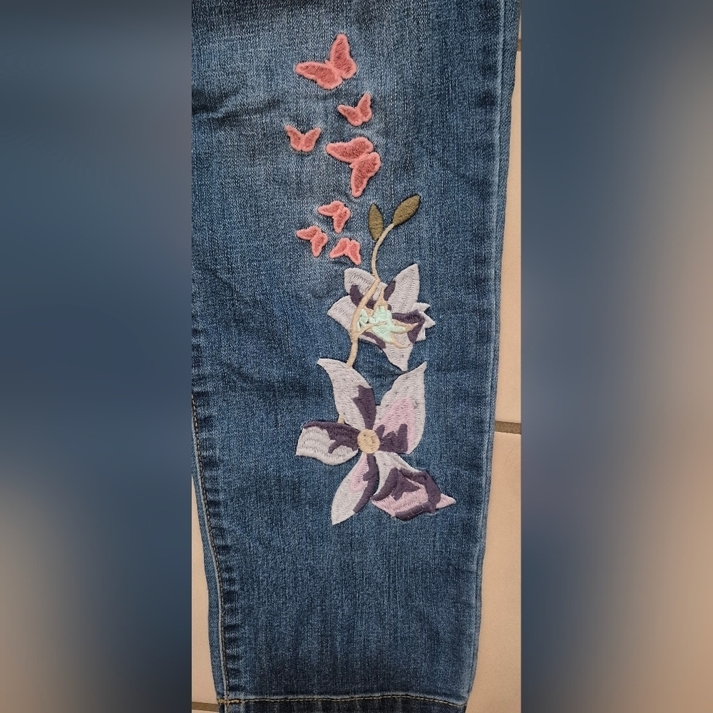 Westport Signature Fit Boyfriend Jeans — Floral Embroidered (Size 4) - Picture 4 of 6
